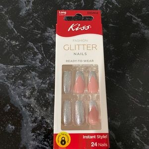 Kiss Glitter glue on nails